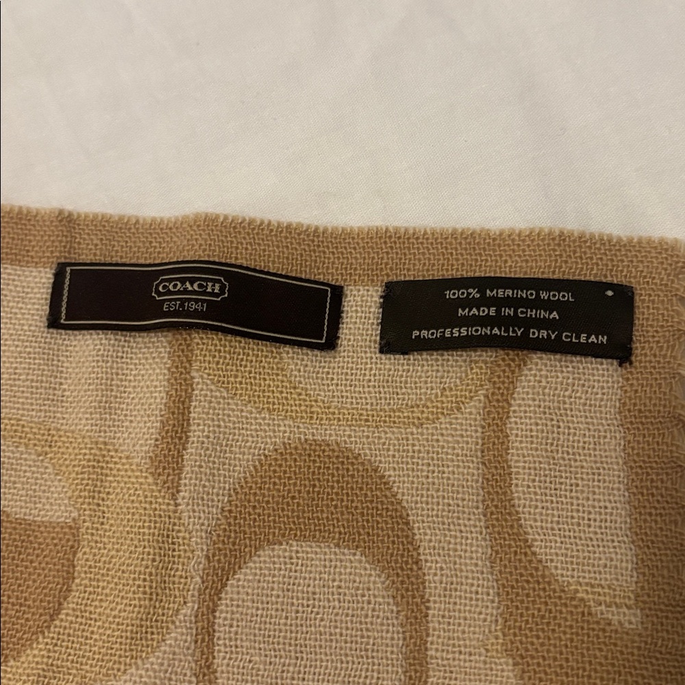 Coach Tan & Cream logo Patterned rectangle fringe scarf 100% Merino wool classic - Picture 4 of 11
